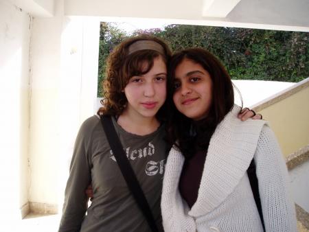 zineb  et  bibicha  des  fille  tres  sp�ciale  il  sont  trop  mimi  kiss